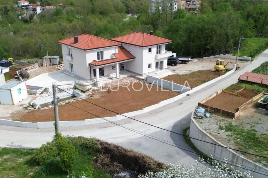 Matulji, Mučići, moderna dvojna kuća s bazenom i velikom okućnicom 711 m², četverosoban stan 212 m² - Mučići, Matulji