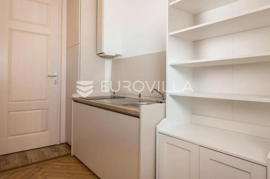rijeka, centar, dva luksuzna studio apartmana u strogom centru - slika 9
