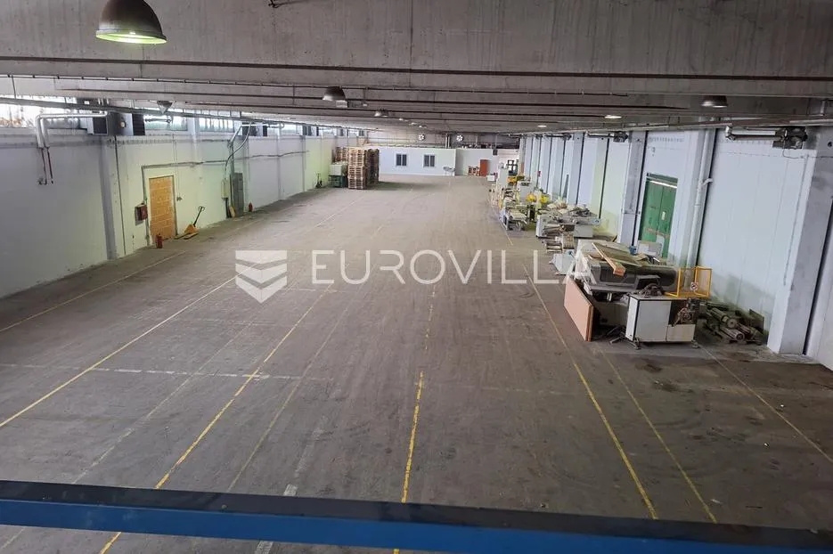 karlovac, ilovac, skladište 3300 m², odlična lokacija - slika 3