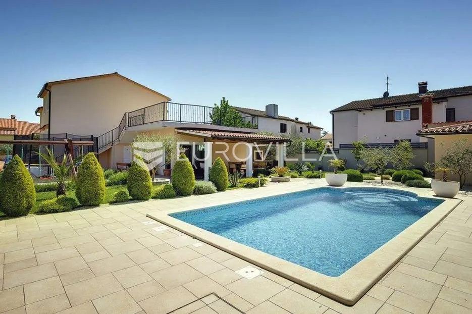 moderna villa s bazenom i teretanom na prestižnoj lokaciji u medulinu - slika 26
