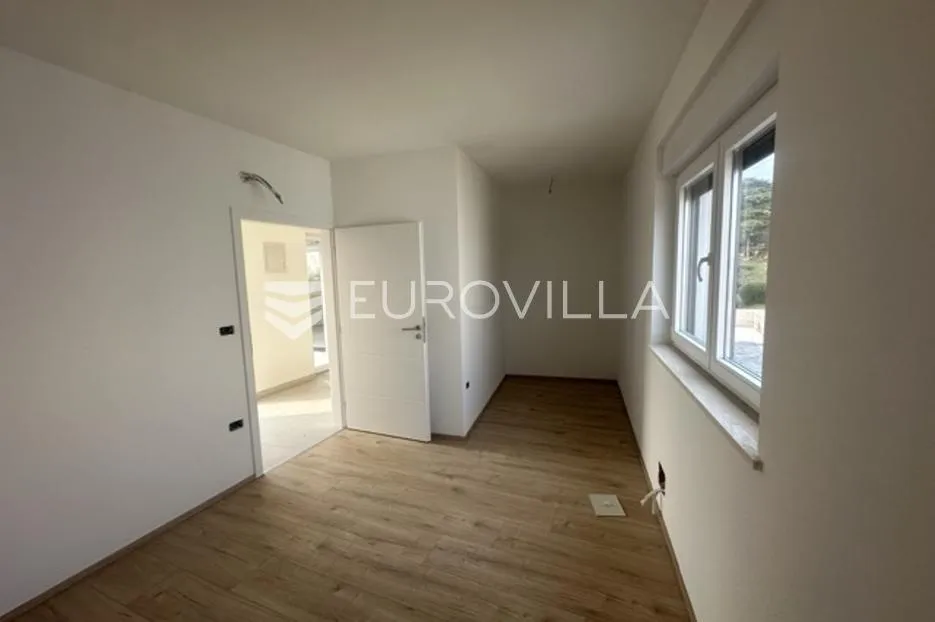istra, ližnjan, dvojna kuća 150 m² s pogledom more, bazenom i uređenom okućnicom - slika 15