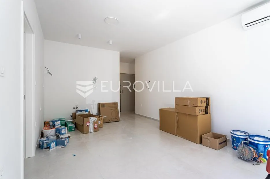 vodice, dvosoban stan s prostranom terasom u prizemlju - slika 9