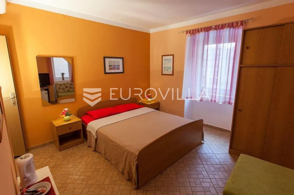 cres, kuća s restoranom, apartmanima i privatnim parkingom, 200 m od mora, jedinstvena prilika - slika 5