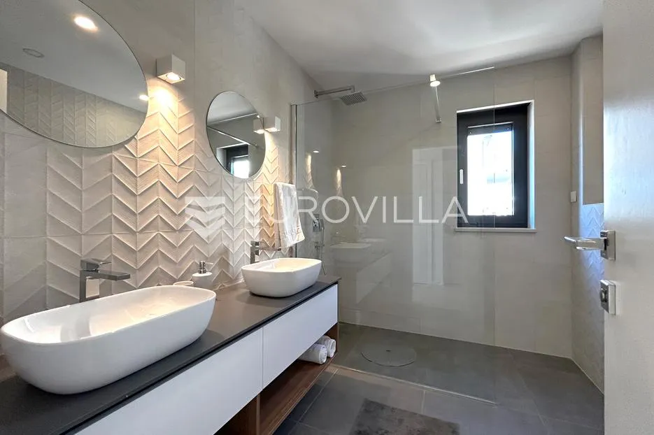 hvar, apartmanska vila sa pet uređenih apartmana - slika 31