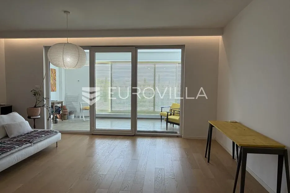 split, žnjan, morska vila, trosoban stan s lođom i dva garažna mjesta, pogled na more - slika 15