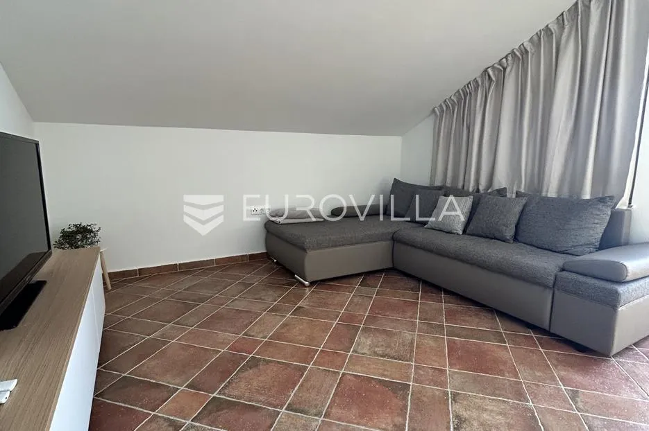 zadar, diklo, uređen dvosobni stan na drugom katu, 74 m² - slika 15