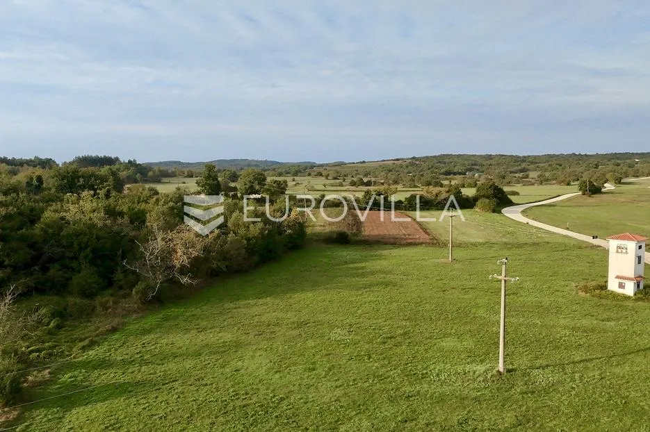 istra, grožnjan, građevinsko zemljište od 7136 m2 - slika 6