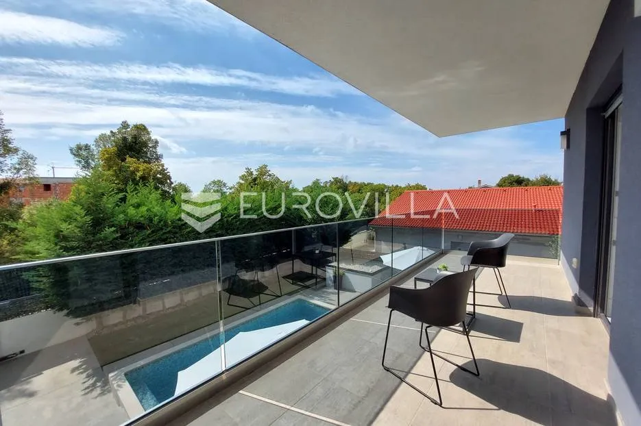 šišan, moderna villa s bazenom na mirnoj lokaciji - slika 32