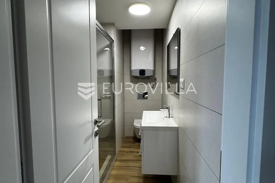 kaštela, kaštel sućurac, predivna kamena kuća uz more - slika 27