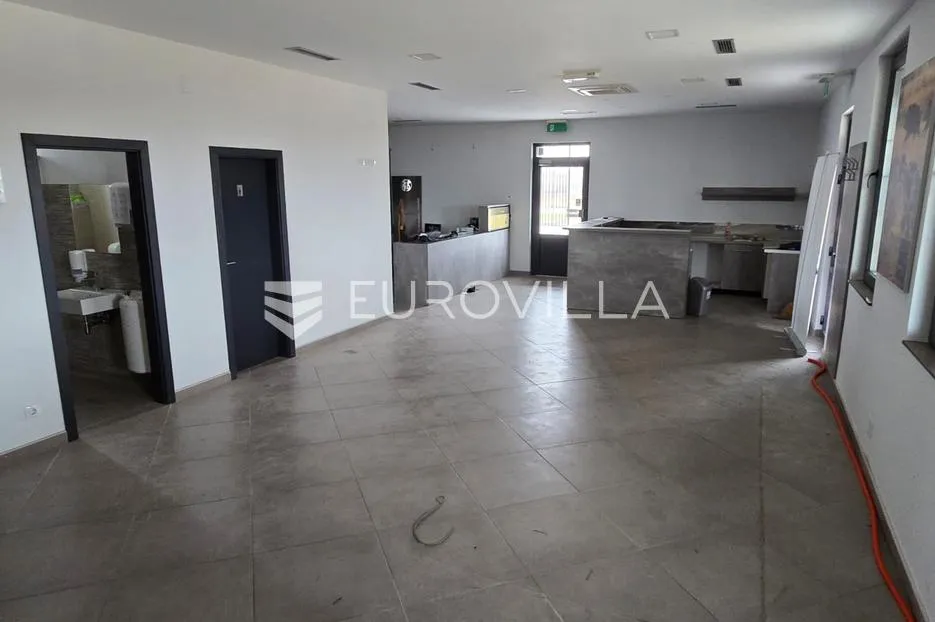 ivanić grad proizvodno skladišni prostor hala 514m2 na zemljištu 4163m2 - slika 12