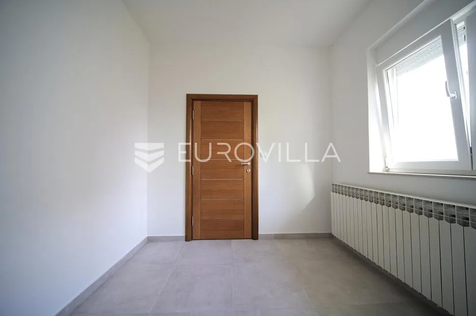 osijek, retfala, prodaja, 3 sobe stan s dvorištem s pogledom na opus arenu - slika 9