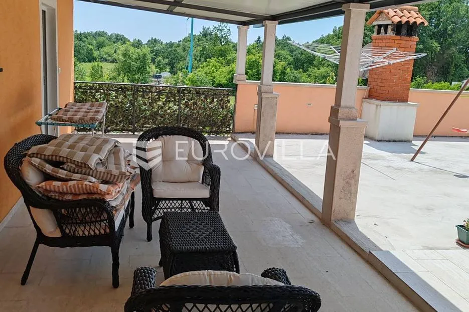 istra, tinjan, samostojeća kuća s bazenom i okućnicom 350m2 - slika 15