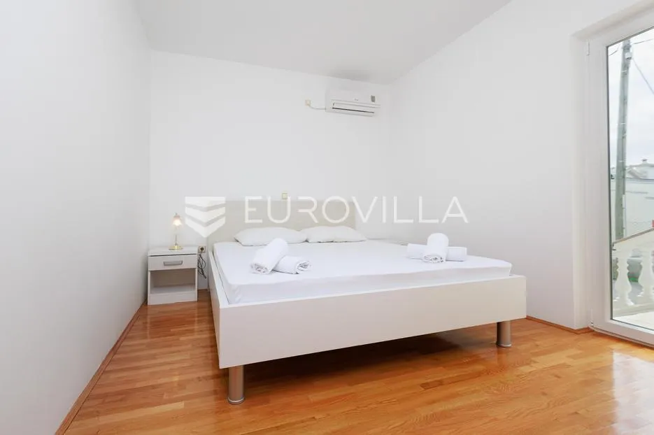 novi vinodolski, centar, kuća s 3 stambene jedinice, najam - slika 9