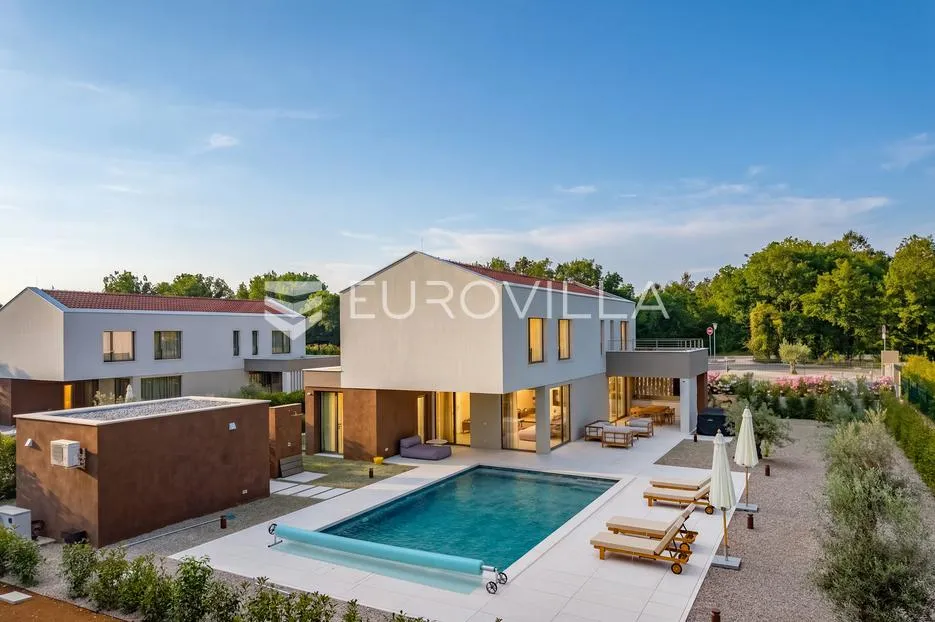 istra, labin, vrhunska moderna villa d, grijani bazen 48 m², 2365 m² uređene okućnice - slika 12