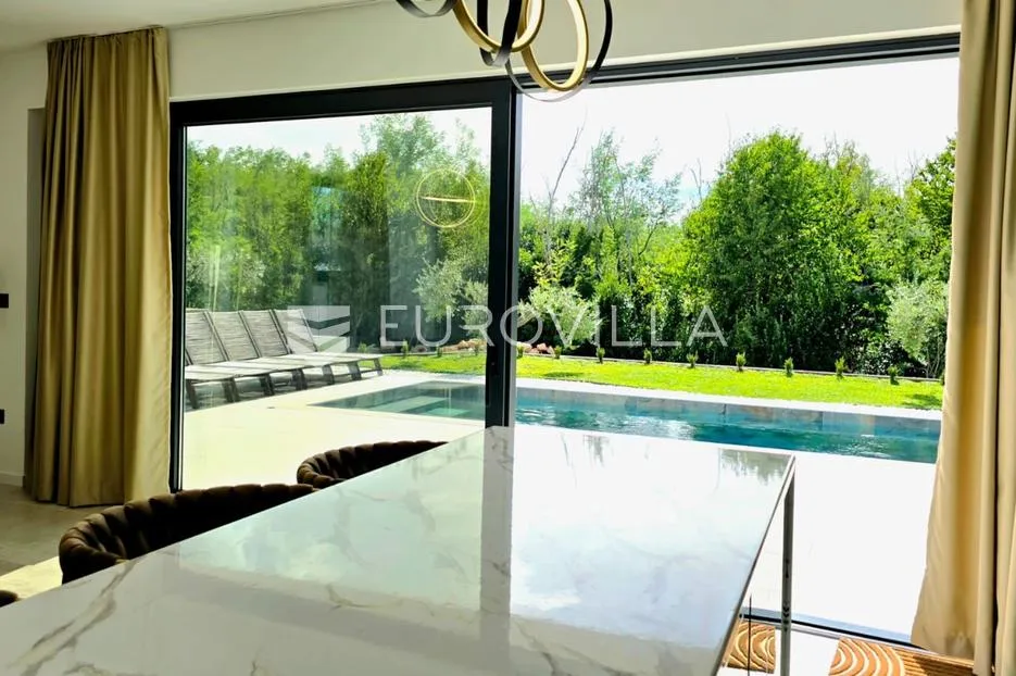 istra, labin, moderna samostojeća villa s dva stana i bazenom, 176.15 m² - slika 13