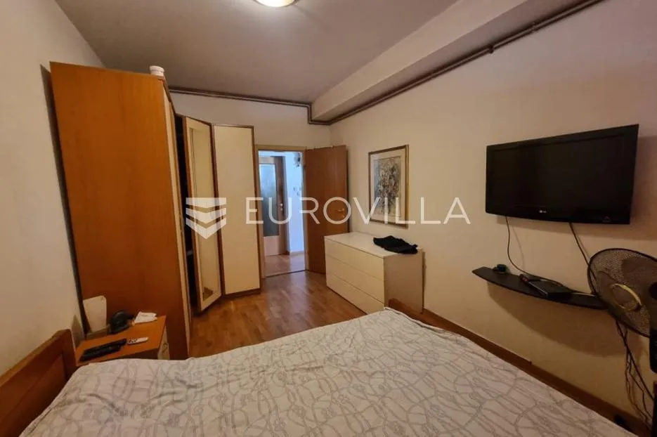 šibenik, centar, komforan stan veličine 100 m2 - slika 6