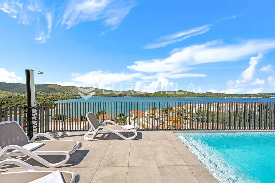 Šibenik, Žaborić, moderna villa s bazenom - Žaborić, Šibenik