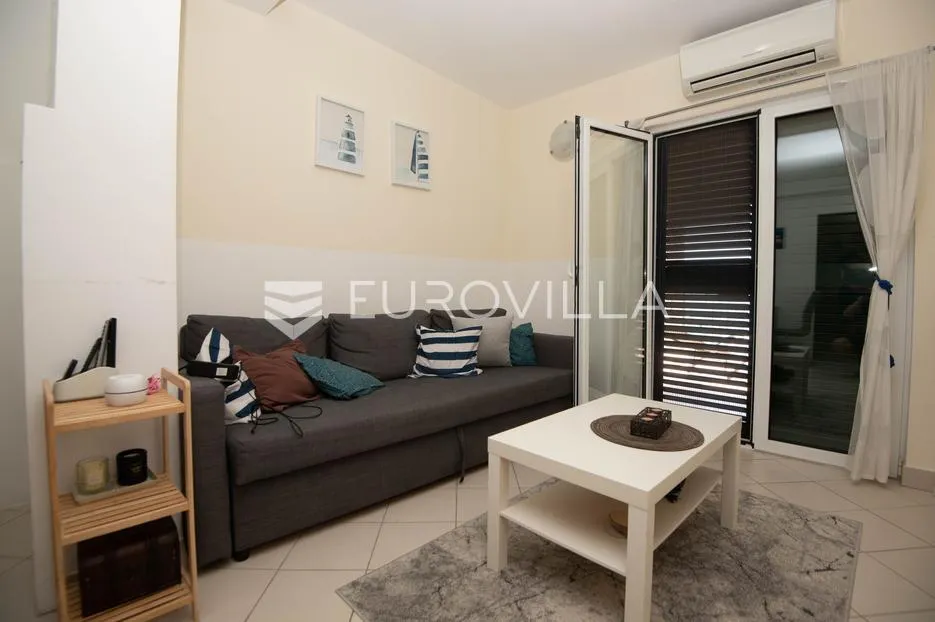 tisno, ekskluzivna apartmanska kuća prvi red do mora s panoramskim pogledom i brodicom - slika 12