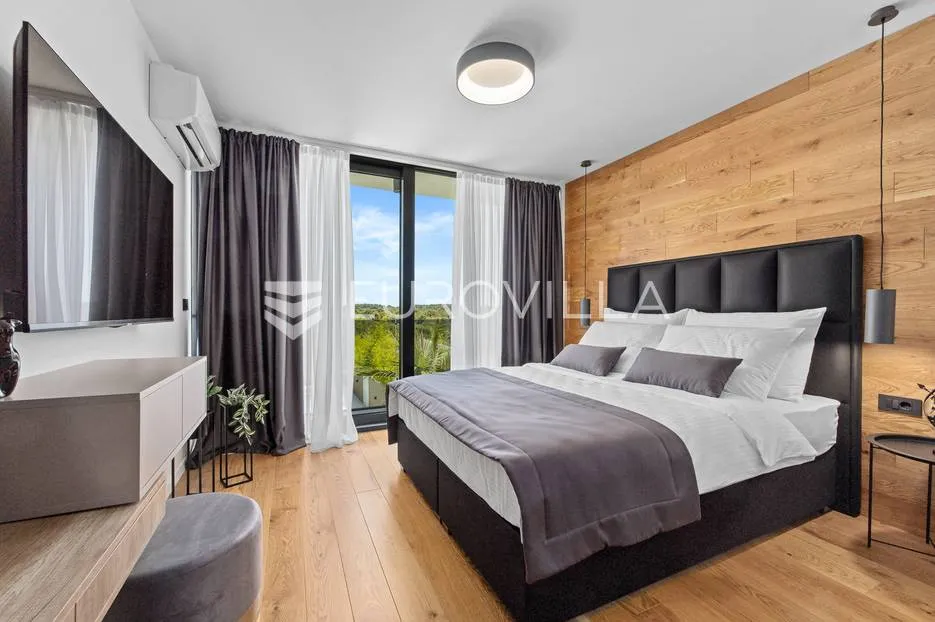 istra, medulin, prekrasna moderna dvojna vila 220 m² - slika 23