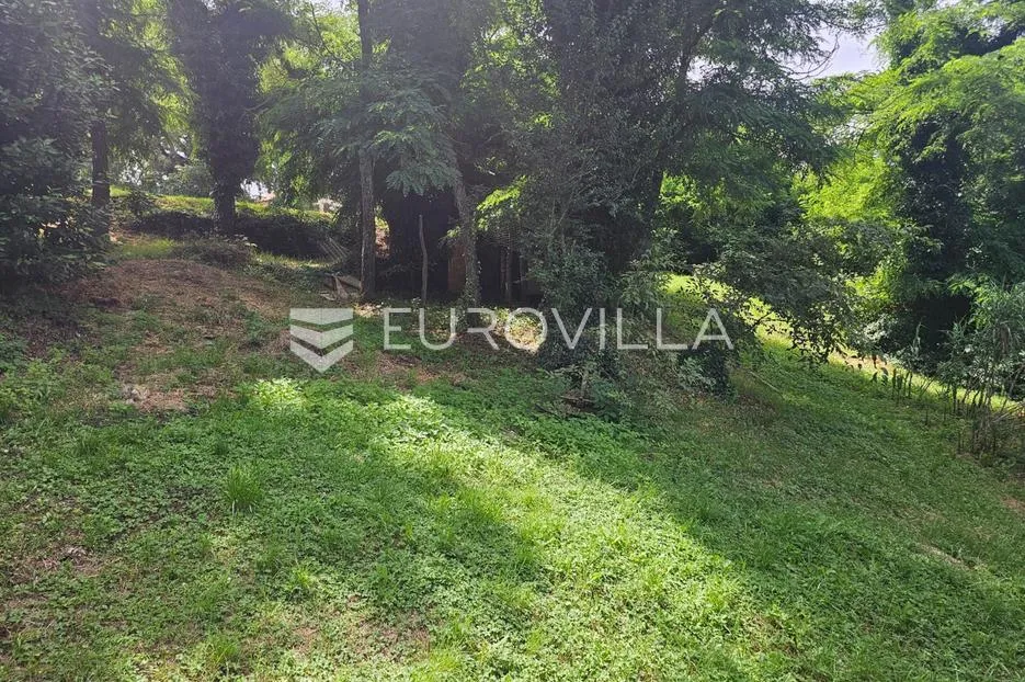 istra, tadini, građevinsko zemljište 1109m2 na rubu sela - slika 2