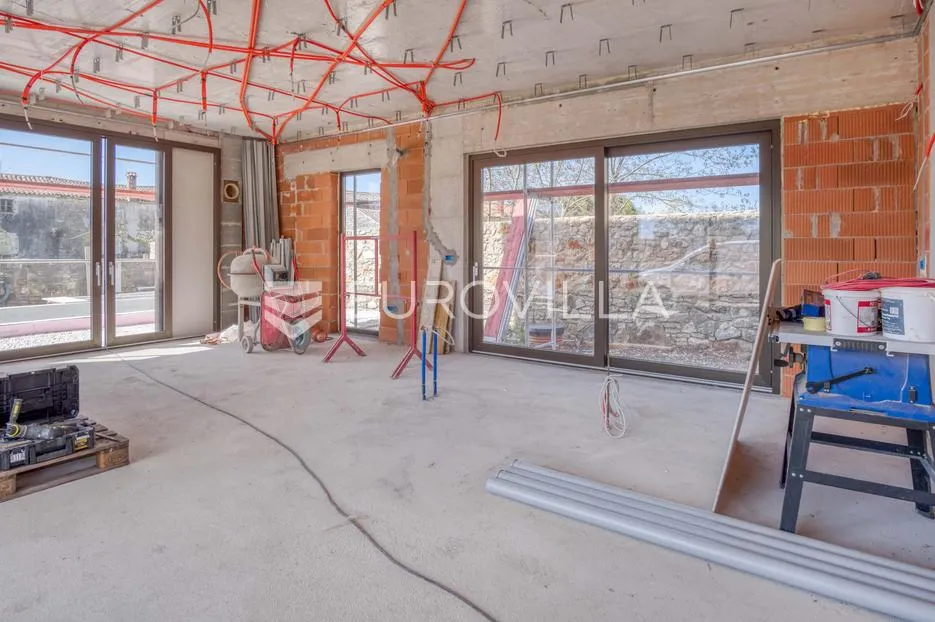istra, okolica bala, kamena dizajnerska kuća 176 m² s bazenom - slika 11