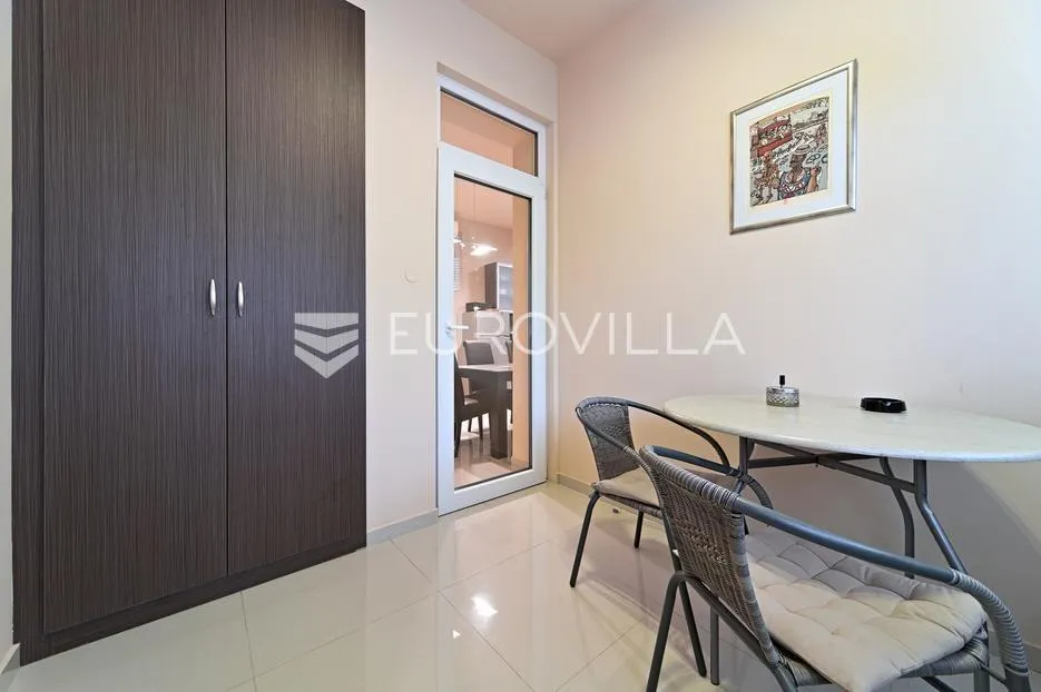 osijek, centar, najam uređenog četverosobnog stana površine 94 m² - slika 10