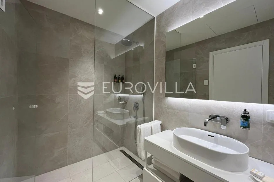 istra, savudrija, petram resort, dvosoban stan 65 m², pogled na unutrašnji bazen, drugi kat - slika 24