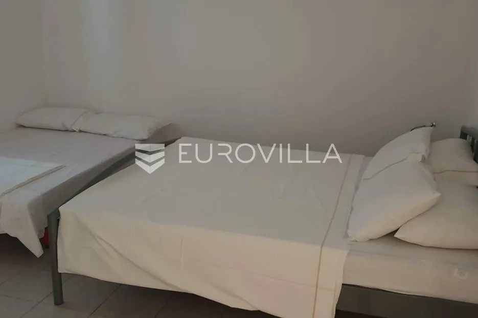 nin, ždrijac, prekrasna apartmanska vila, prvi red do mora - slika 12
