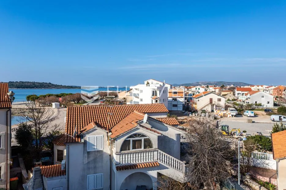 vodice, srima prekrasna kuća 50 metara od mora - slika 56