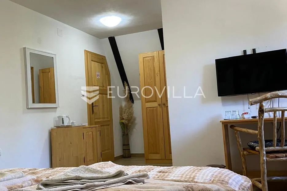 plitvička jezera, korenica, dvije kuće 470 m² - slika 27