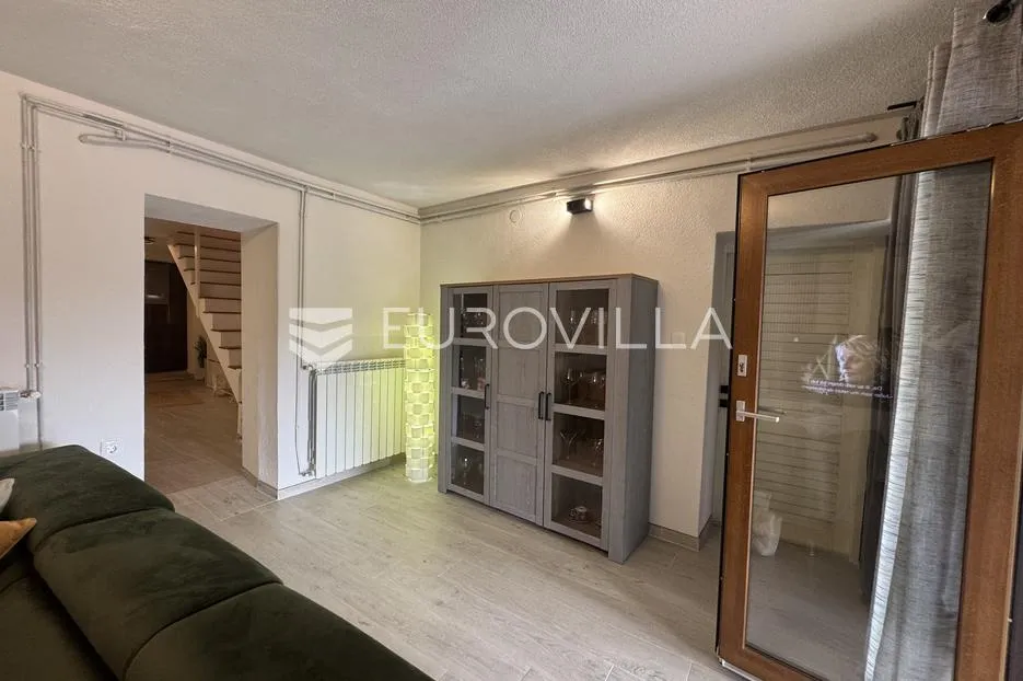 istra, vižinada, obiteljska autohtona renovirana kuća 150m2 u nizu s dvorištem - slika 9