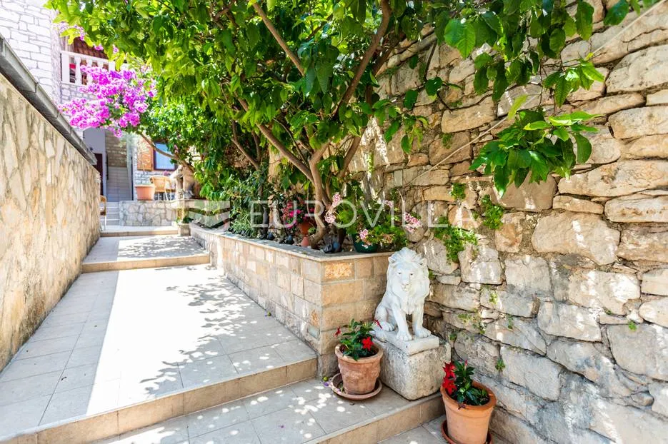 otok brač, kamena kuća s restoranom na vrhunskoj lokaciji - slika 21