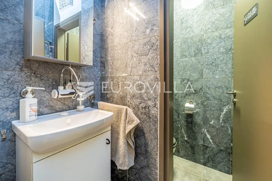otok krk, njivice, prekrasna kuća 280 m² s pogledom na more i garažom - slika 23