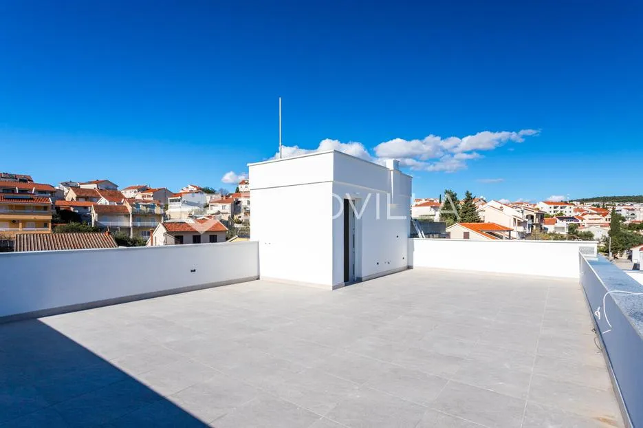 čiovo, okrug gornji, trosoban penthouse s prostranim terasama i pogledom na more, 88.57 m² - slika 15