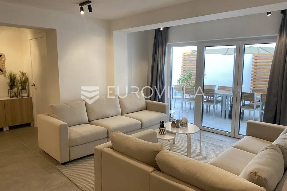 istra, premantura, kuća sa 3 luksuzna apartmana i pogledom na more, nkp 315 m2 - slika 3