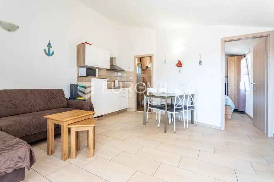 vinišće, samostojeća apartmanska kuća ukupne površine 259 m2 - slika 2