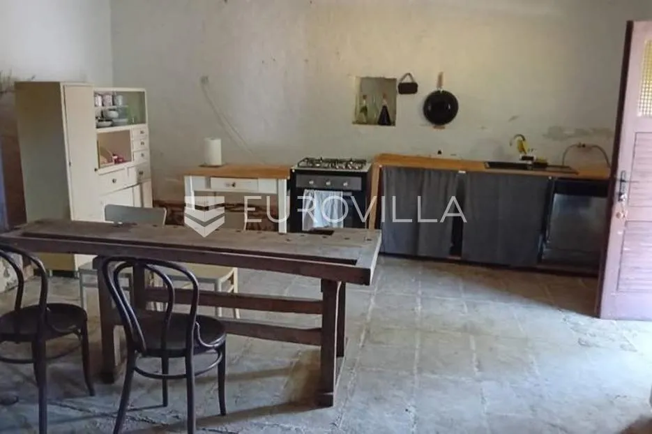 vis, marinje zemlje, samostojeća kamena kuća - slika 3