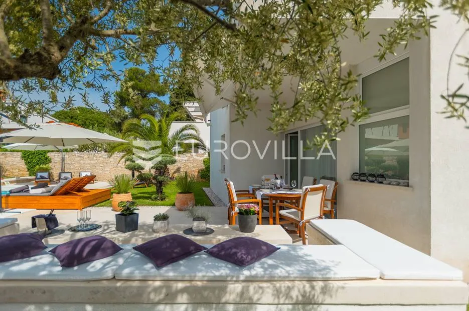 rovinj, rovinjsko selo, prekrasna villa s wellnessom i bazenom, 224 m² - slika 16
