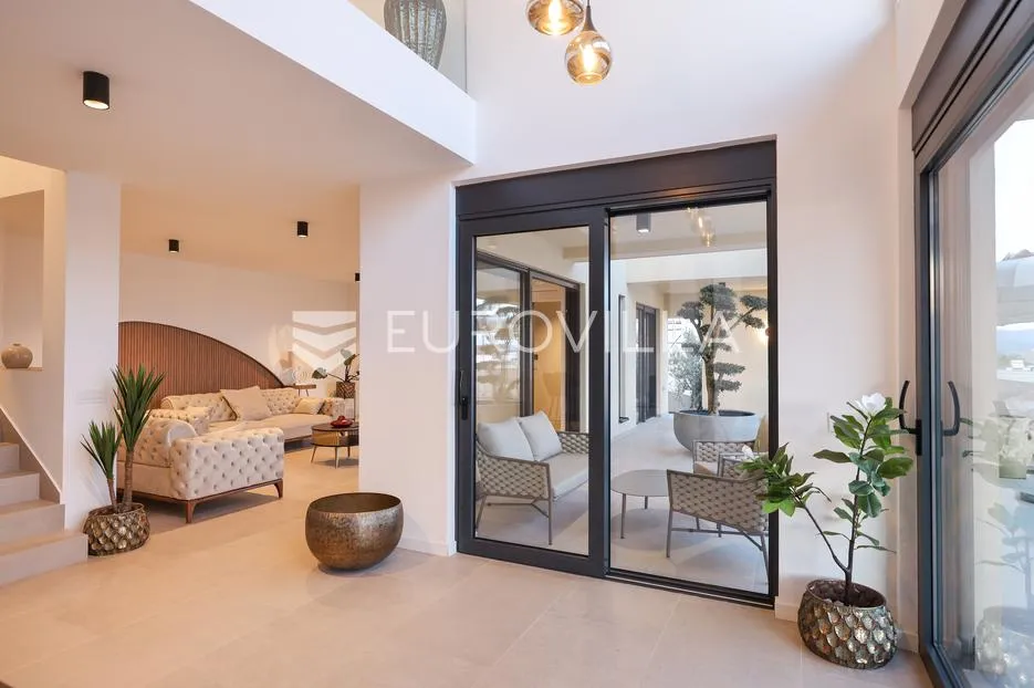 zadar, maslenica, luksuzna vila s bazenom i neometanim pogledom na more 254 m² - slika 37