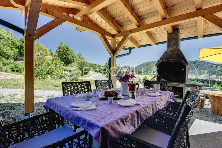 mrkopalj, prekrasna drvena kuća 150 m2 u srcu gorskog kotara - slika 22