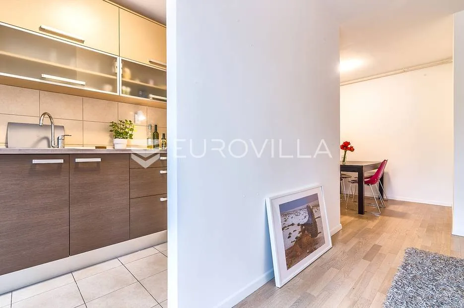 srednjaci, prekrasan dvosoban stan 56 m² - slika 4