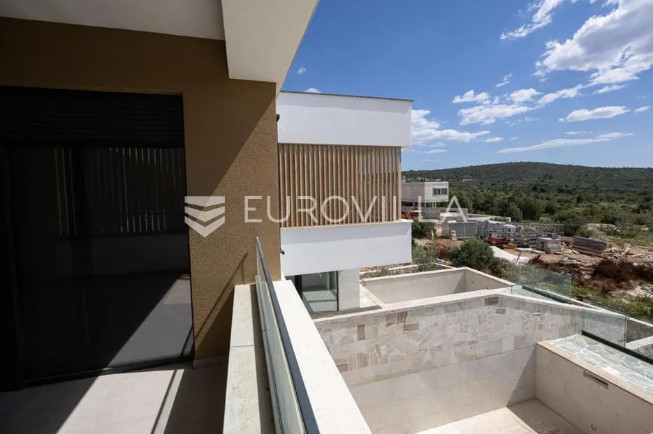 primošten, trojna vila s prekrasnim pogledom na more - slika 5