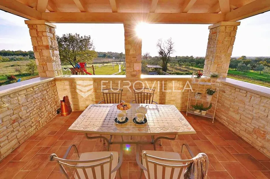 istra, marčana, prekrasna vila 280 m2 s teniskim terenom i grijanim bazenom 50 m2 - slika 30