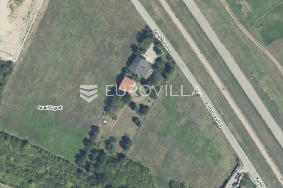 zagreb, blato, dvije kuće na parceli od 3.300 m², velika okućnica, gospodarska namjena - slika 2