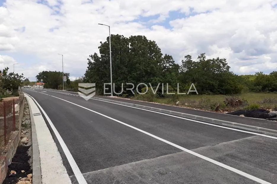 Unešić, odlično građevinsko zemljište 13459 m² s projektom