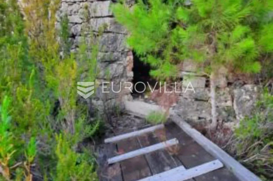 vis, kulor/smokova, atraktivno zemljište površine 13698 m2 sa pogledom na more - slika 3