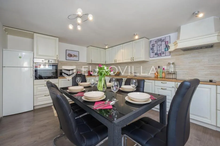 medulin, istra, luksuzna samostojeća vila 205 m² s bazenom i pogledom na more - slika 28
