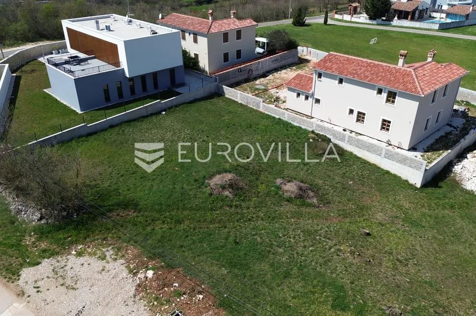 istra, svetvinčenat - građevinsko zemljište 739 m2,pravomoćna dozvola i infrastruktura -top lokacija - slika 4