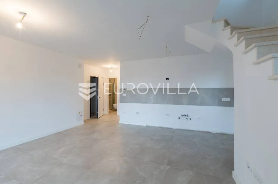 istra, volme, dvoetažni stan 106 m2 samo 300 m od mora - slika 5