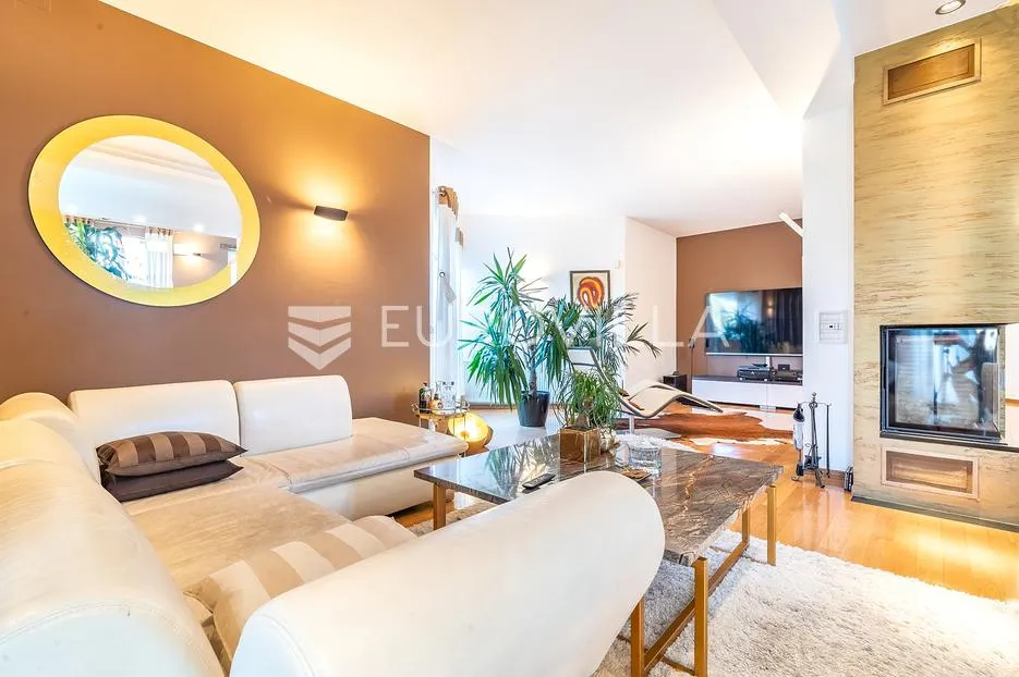Samobor, Vrhovčak, luksuzna kuća 340 m² s dvorištem veličine 588 m² - Vrhovčak, Samobor
